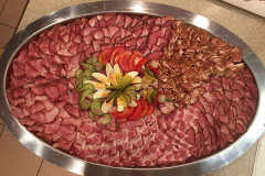Wurstplatte mit Deko